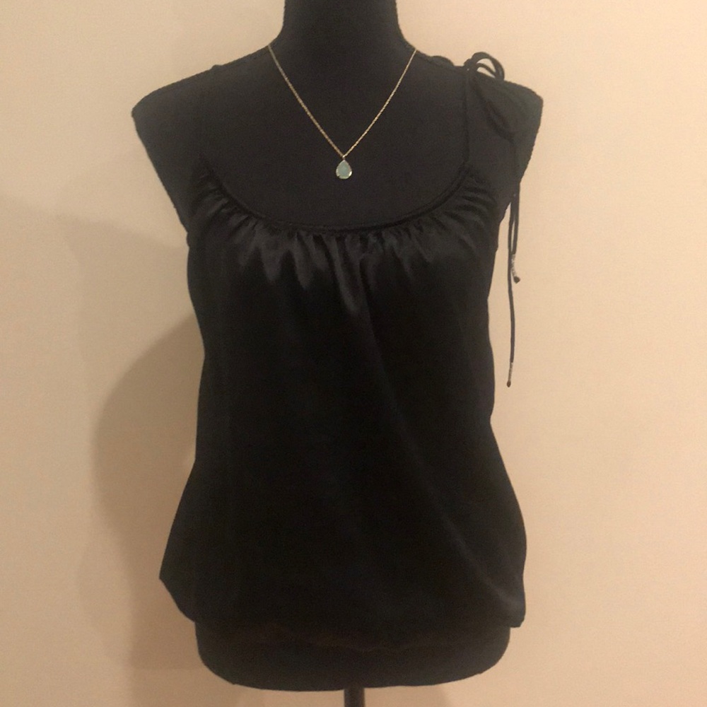 Cute black top with key hole back - S